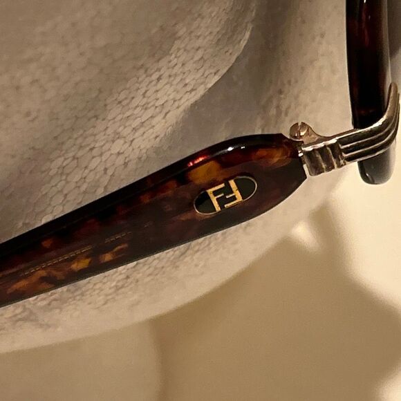 Fendi Women's Dark Tortoise Shell Sunglasses Round Brown Animal Print FS 114 - Picture 6 of 11